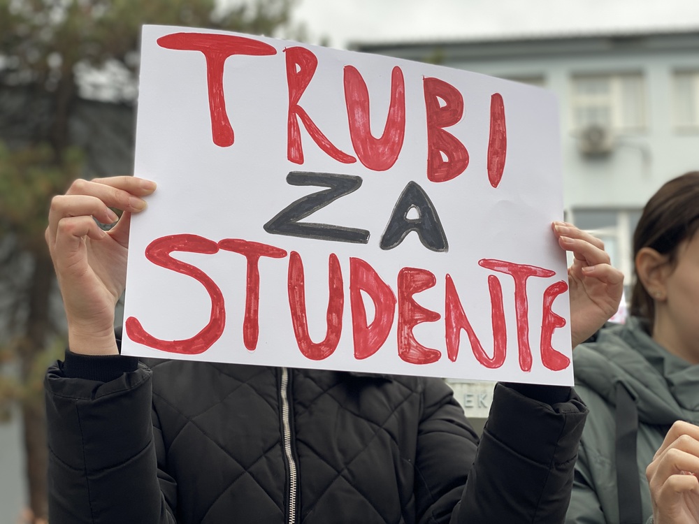 Subotički studenti Ekonomskog fakulteta pozvali građane da ih podrže: Parole vozačima „Trubi za studente“