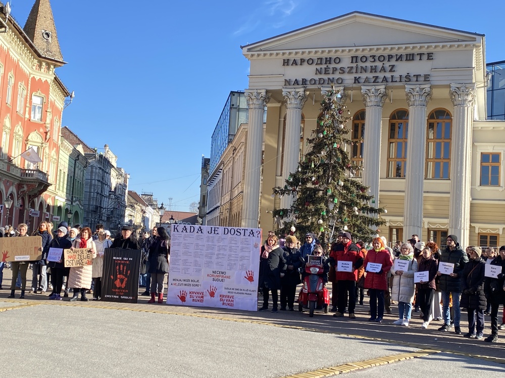 Subotica: Nakon 16 minuta tišine usledilo 5 minuta buke – i za dečaka ubijenog u osnovnoj školi u Zagrebu